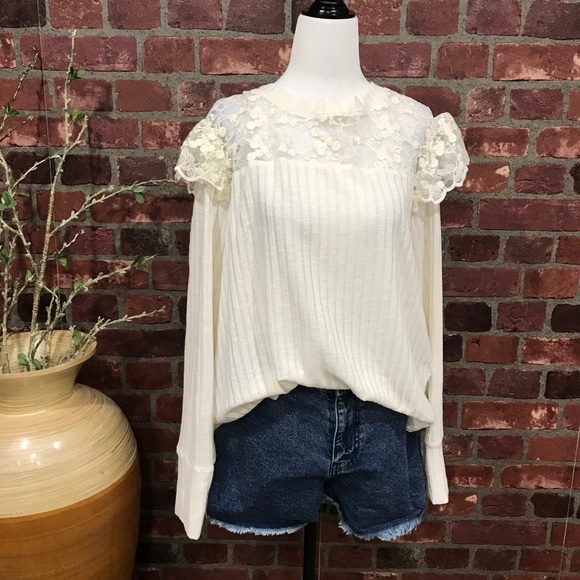 Sz XL Spring Cream Lace Flutter Sleeve Top - Picture 4 of 16